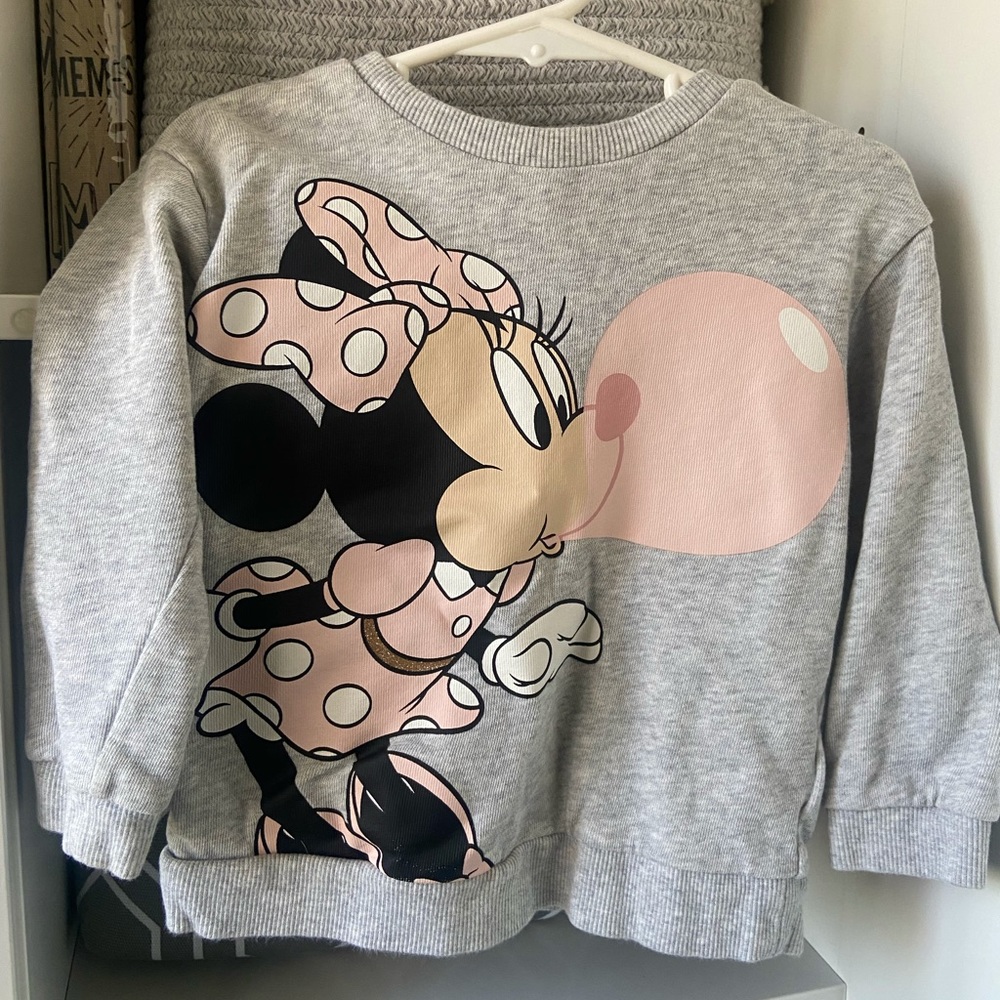 Pullover sweatershirt